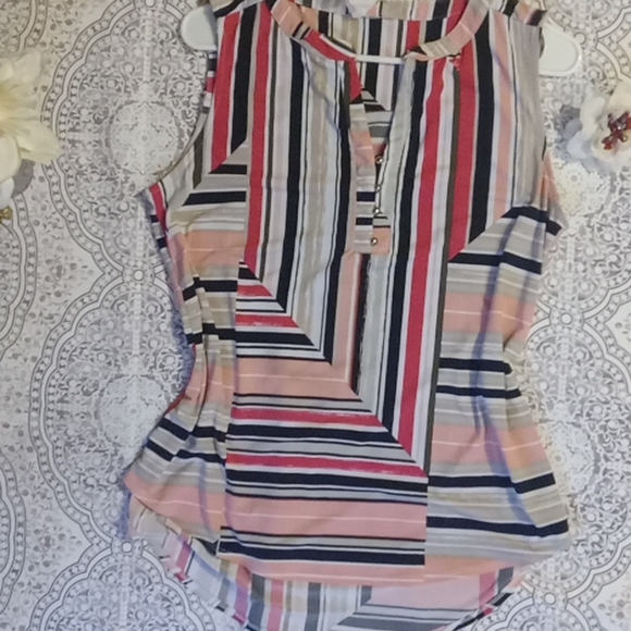 CUTE V-cut patterned blouse - Picture 7 of 14